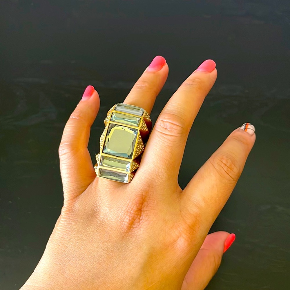 EUC LiaSophia ring from Red Carpet collection. Size 8